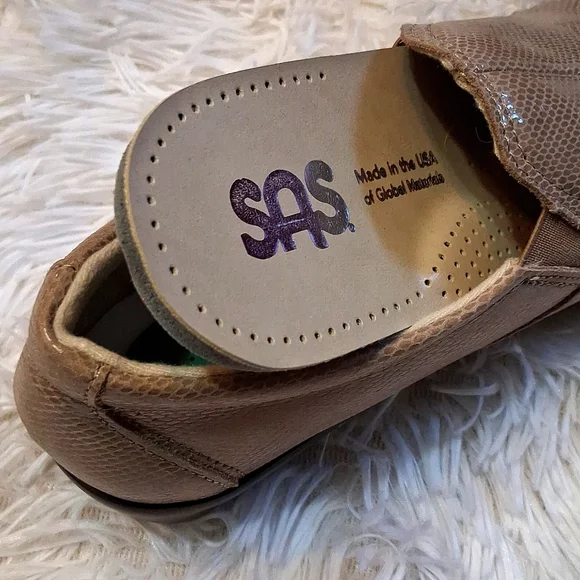 SAS Women's NWOT Tan Loafers - Picture 10 of 10